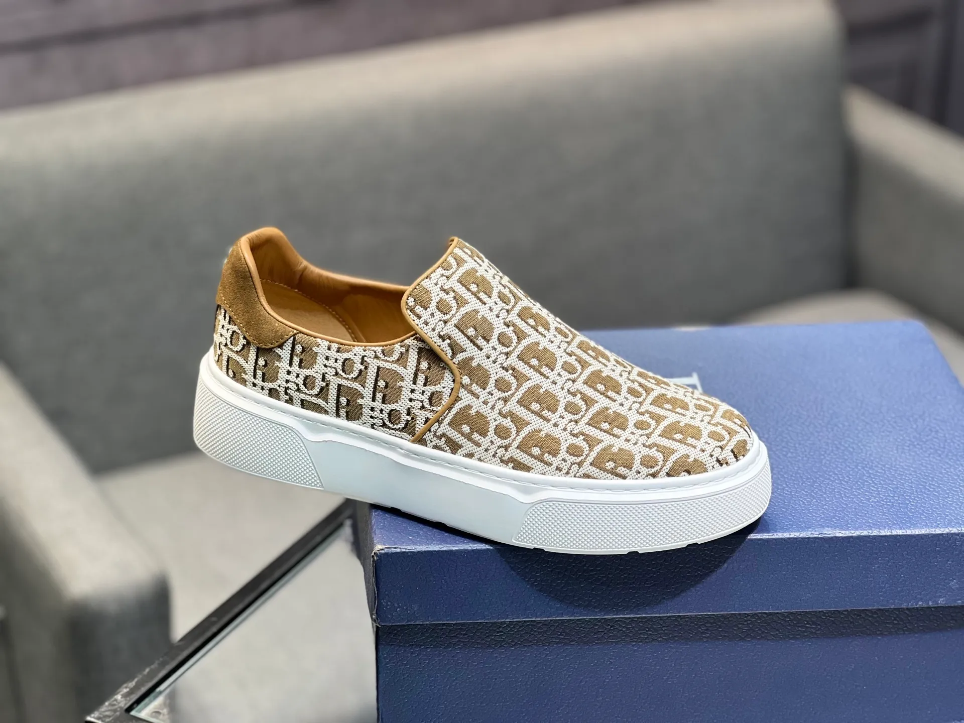 Men's shoes 💰380 The latest DiOr shipment, using imported top-grade jacquard fabric with cowhide design 👍 Breathable mesh lining, comfortable to wear, lightweight, original last mold, official website 1:1, private mold outsole, non-slip, color, multiple colors available, code number 38 to 44 (45 can be ordered)